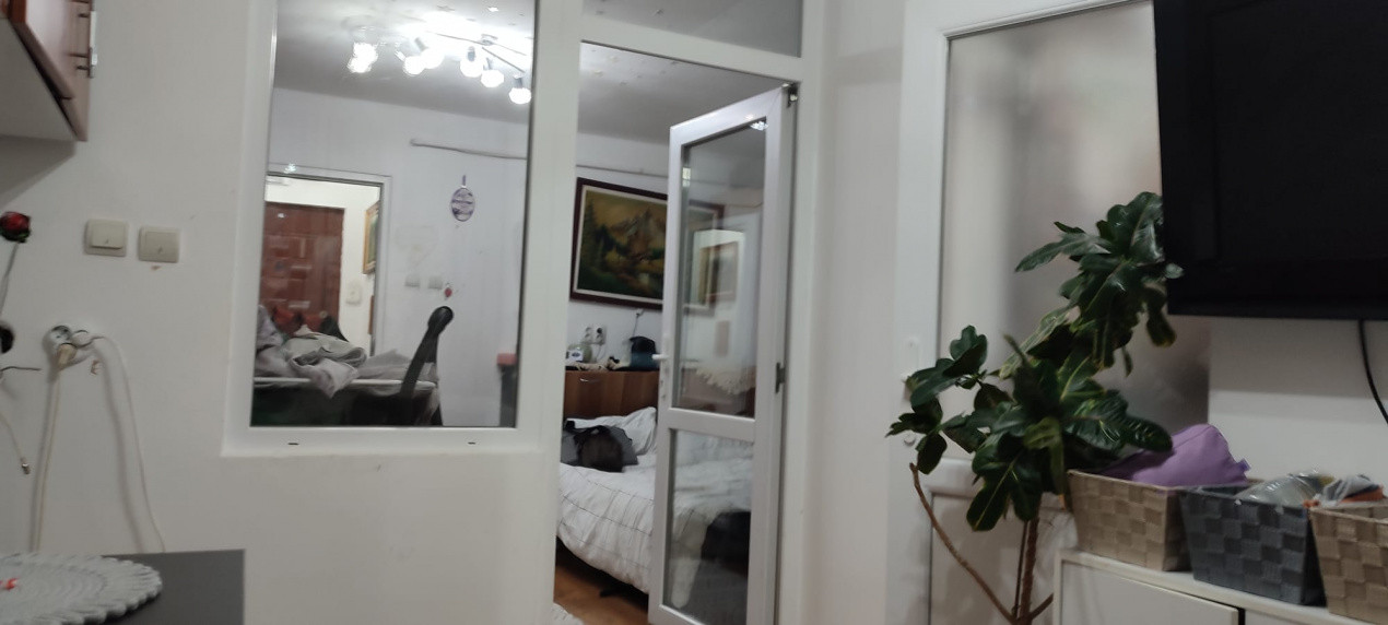 Garsoniera compusa din 2 camere la parter zona Micro 3 zona cu multe facilitati