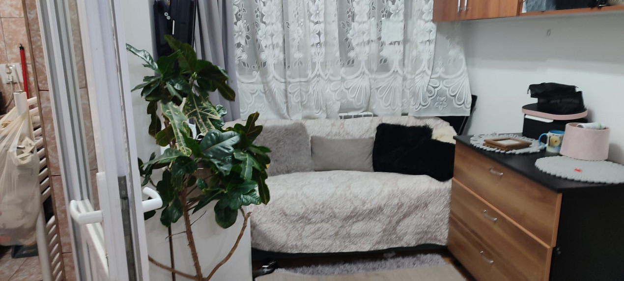 Garsoniera compusa din 2 camere la parter zona Micro 3 zona cu multe facilitati