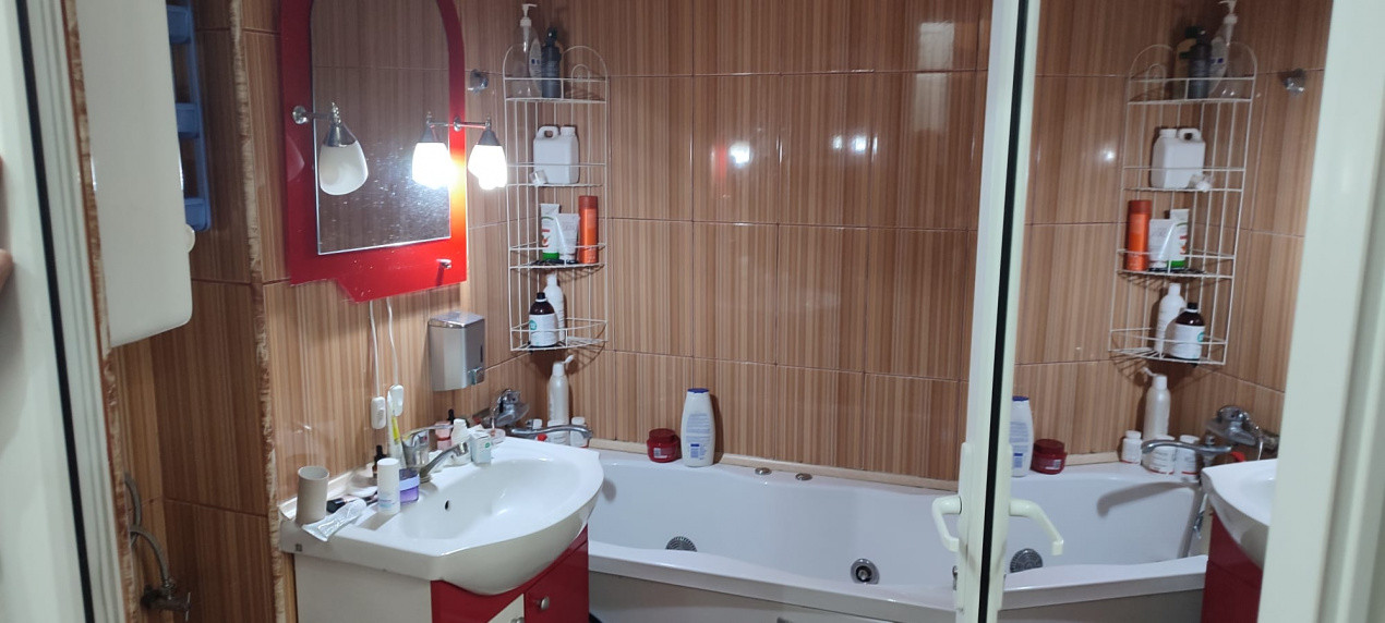 Garsoniera compusa din 2 camere la parter zona Micro 3 zona cu multe facilitati