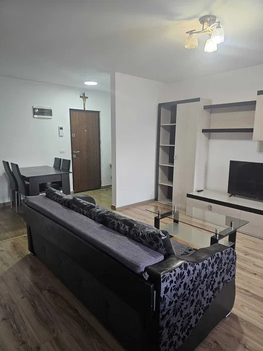 Studio, suprafata de 45mp + balcon, mobilat si utilat, cu loc de parcare inclus