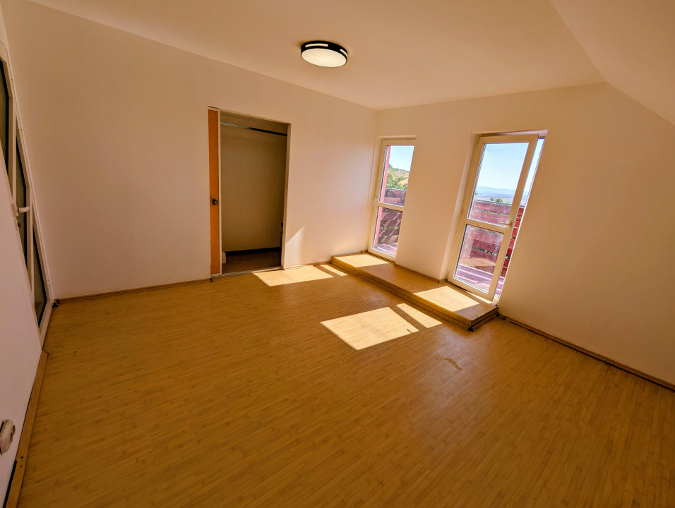 Ocazie - Casă P+M 196 mpt 5 camere 2 băi 1200 mp teren, liberă Horlești (Rediu)