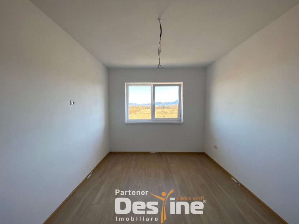 Studio 50 mp, etaj intermediar, cu balcon si loc de parcare, situat in Subcetate