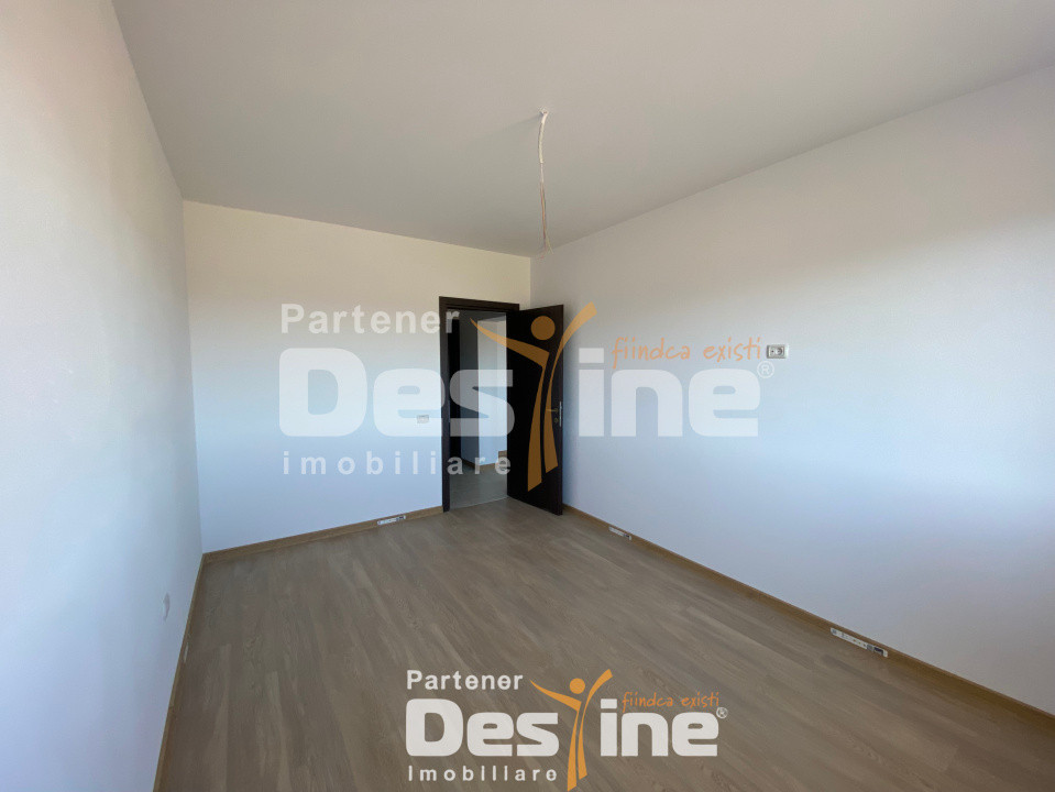Studio 50 mp, etaj intermediar, cu balcon si loc de parcare, situat in Subcetate