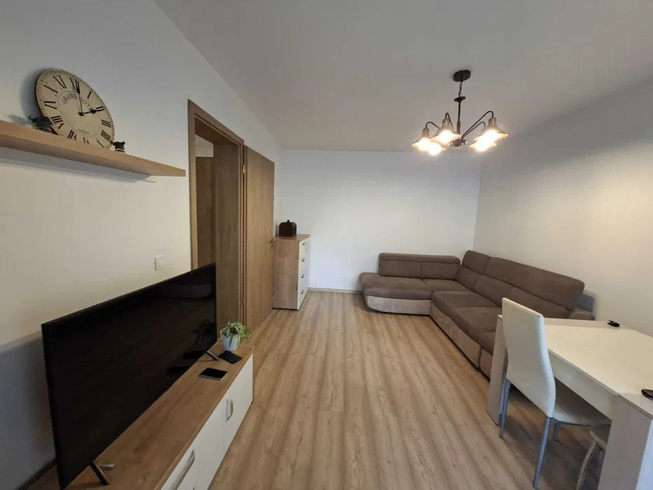Apartament 2 camere, etaj intermediar, balcon, boxa si loc de parcare, Kasper 