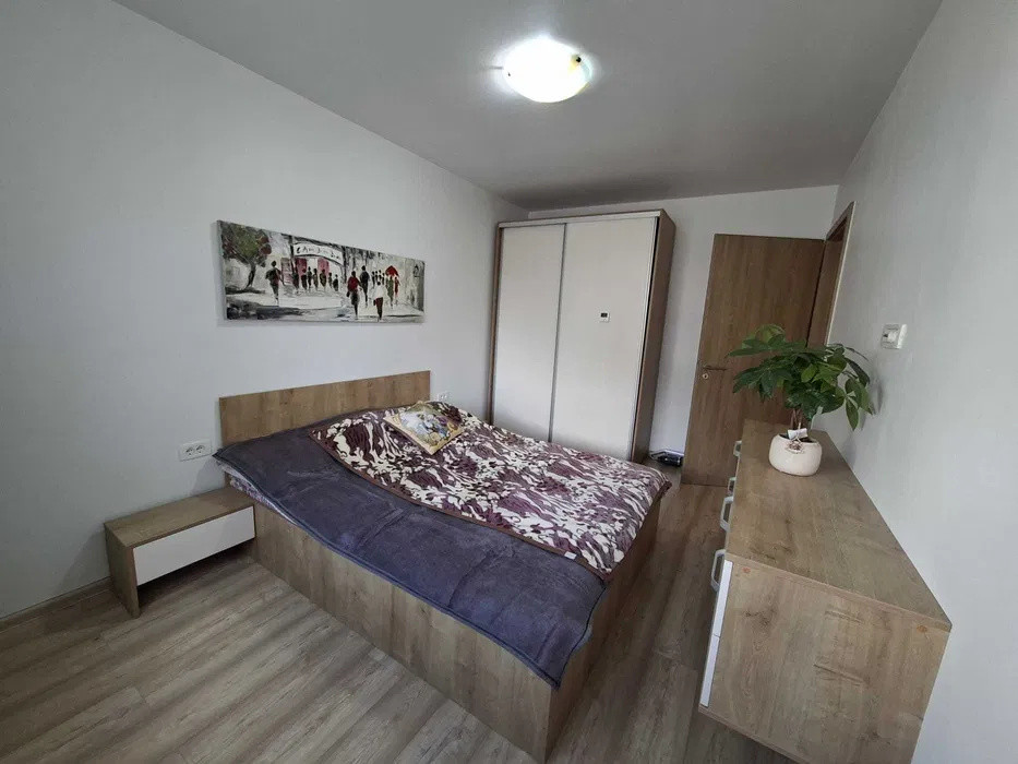 Apartament 2 camere, etaj intermediar, balcon, boxa si loc de parcare, Kasper 