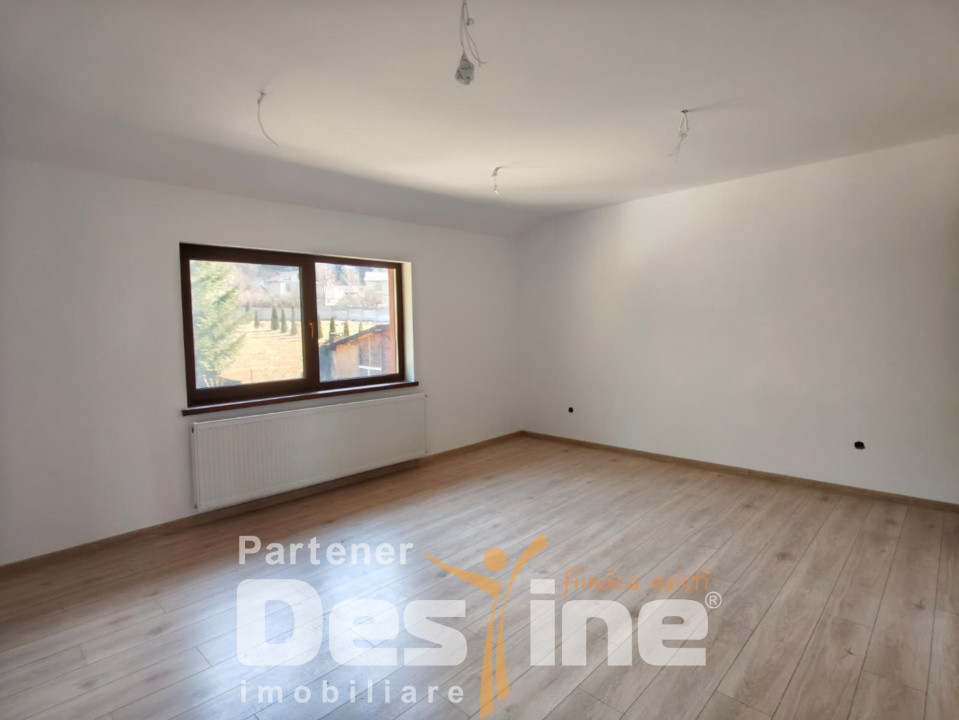 Vilă spațioasă de vânzare în Săcele – zona Bunloc, priveliște superbă