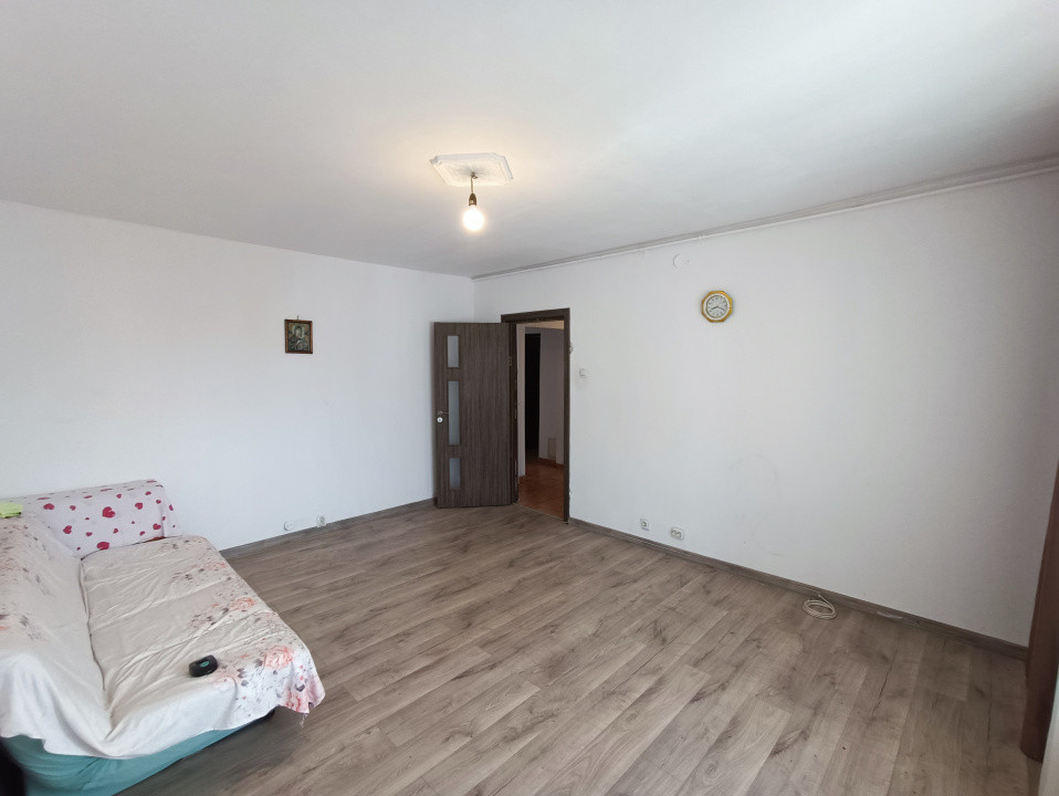 Apartament 3 camere, decomandat, langa Mall Vitan