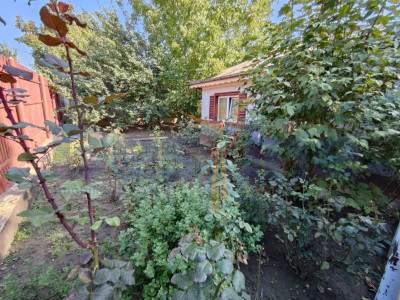 Casă bătrânească modernizată 74 mp + 73 mp anexe teren 585mp