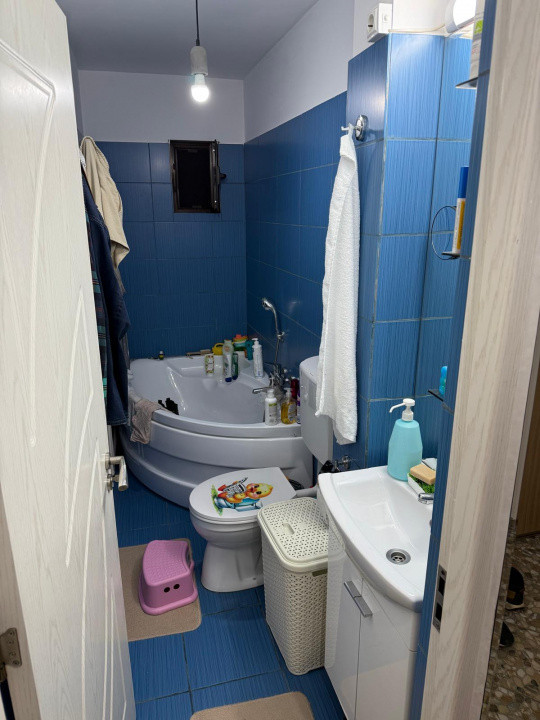 Apartament 2 camere mobilat/utilat, renovat recent, centrala proprie, Salaj