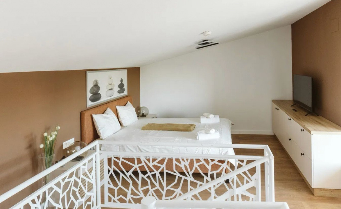 Hotel Marriott-Catedrala | 2 cam | 74mp + 107mp terasa | Mansarda | 296.000 euro