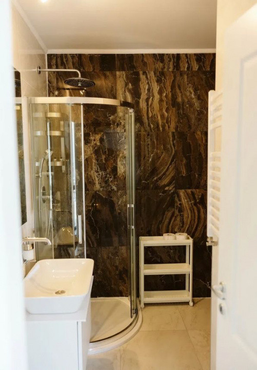 Hotel Marriott-Catedrala | 2 cam | 74mp + 107mp terasa | Mansarda | 296.000 euro