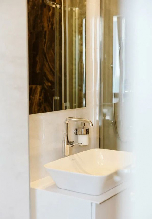 Hotel Marriott-Catedrala | 2 cam | 74mp + 107mp terasa | Mansarda | 296.000 euro