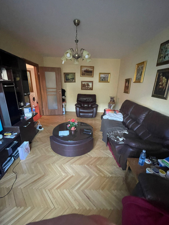 Apartament 3 camere decomandat ,Valea Ialomiței 