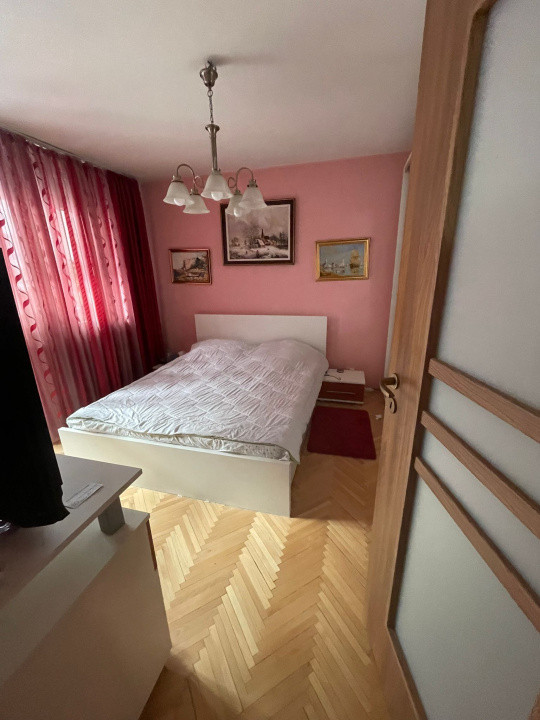 Apartament 3 camere decomandat ,Valea Ialomiței 
