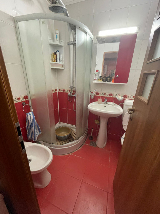 Apartament 3 camere decomandat ,Valea Ialomiței 