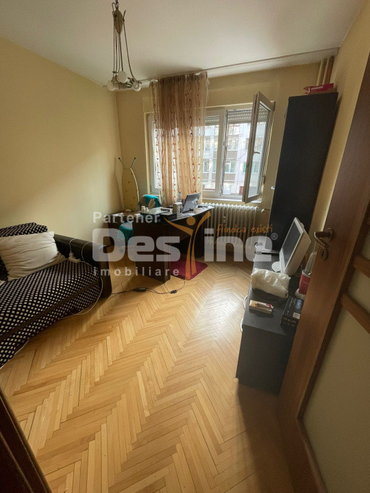 Apartament 3 camere decomandat ,Valea Ialomiței 