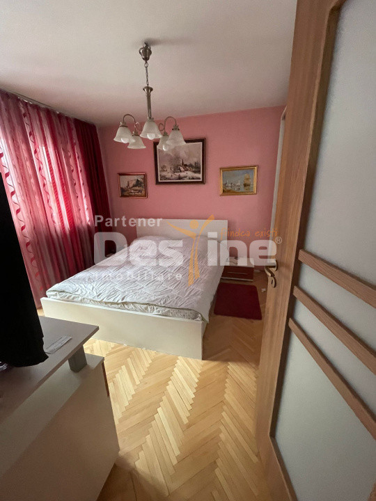 Apartament 3 camere decomandat ,Valea Ialomiței 