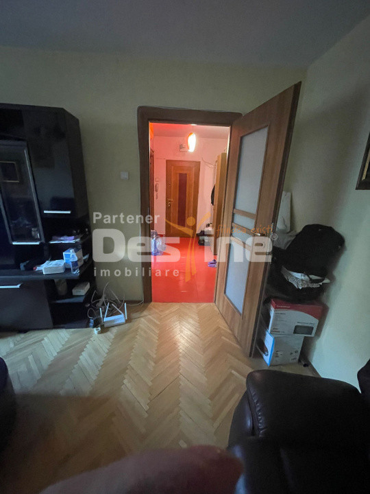 Apartament 3 camere decomandat ,Valea Ialomiței 