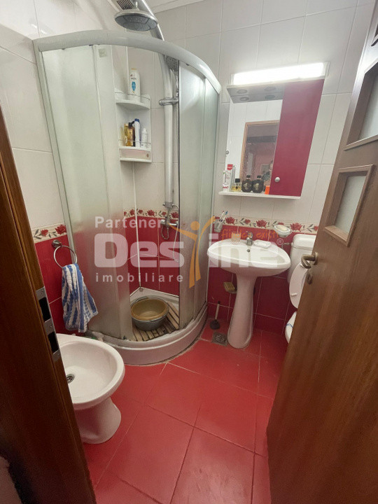 Apartament 3 camere decomandat ,Valea Ialomiței 
