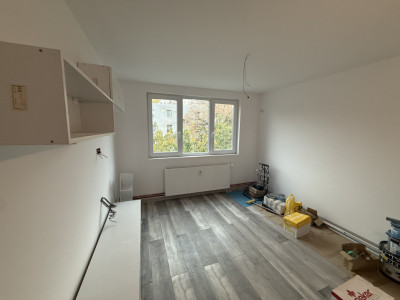 3 Camere I Bloc anvelopat I Complet renovat I Metrou 5 minute