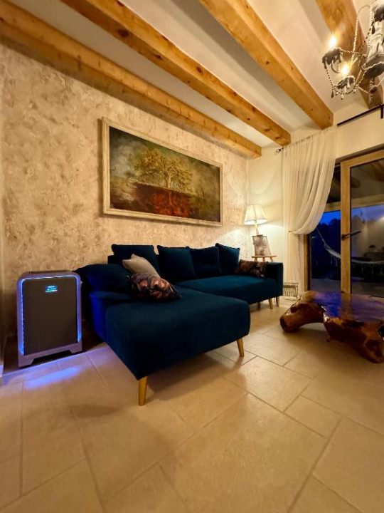 Casa cu 4 camere 160 mp + curte 250 mp, parcare, pet friendly, zona Tractorul 