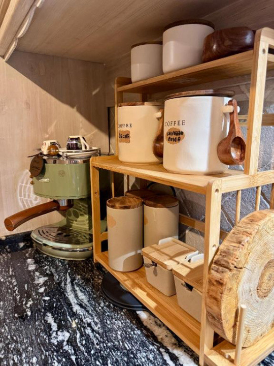 Casa cu 4 camere 160 mp + curte 250 mp, parcare, pet friendly, zona Tractorul 