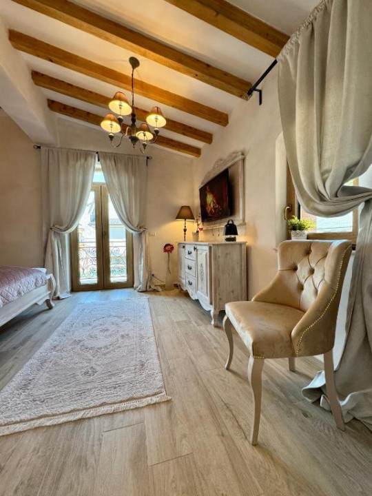 Casa cu 4 camere 160 mp + curte 250 mp, parcare, pet friendly, zona Tractorul 