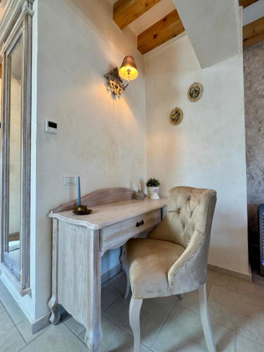 Casa cu 4 camere 160 mp + curte 250 mp, parcare, pet friendly, zona Tractorul 