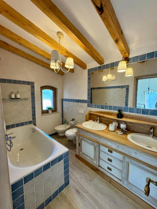 Casa cu 4 camere 160 mp + curte 250 mp, parcare, pet friendly, zona Tractorul 