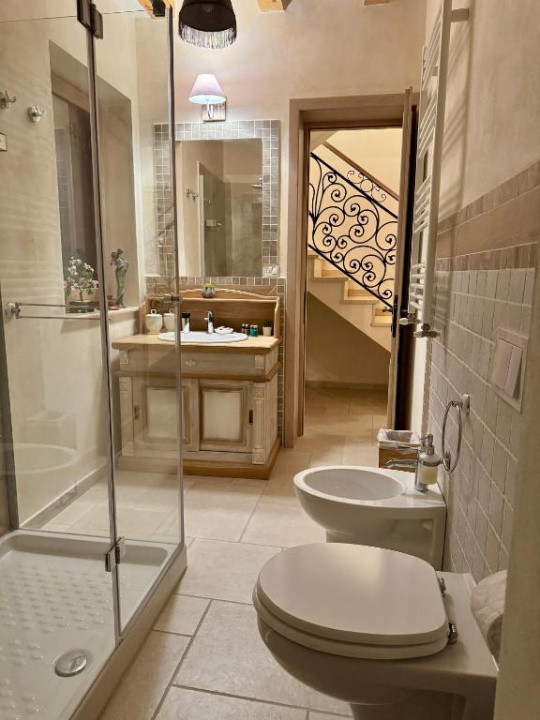 Casa cu 4 camere 160 mp + curte 250 mp, parcare, pet friendly, zona Tractorul 