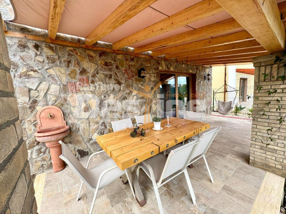 Casa cu 4 camere 160 mp + curte 250 mp, parcare, pet friendly, zona Tractorul 
