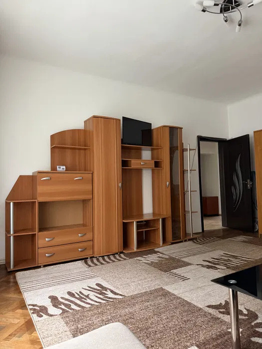 Apartament cu 2 camere, suprafata generoasa de 90mp si loc de parcare, Central