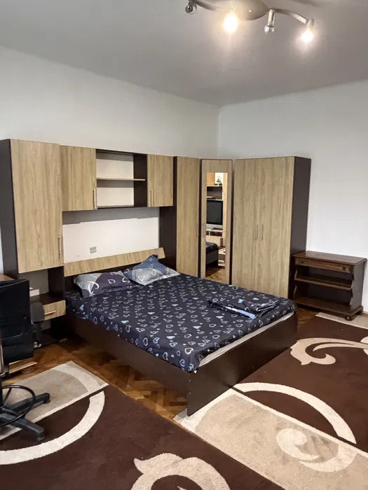 Apartament cu 2 camere, suprafata generoasa de 90mp si loc de parcare, Central