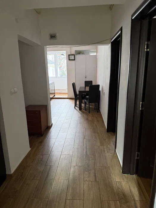 Apartament cu 2 camere, suprafata generoasa de 90mp si loc de parcare, Central
