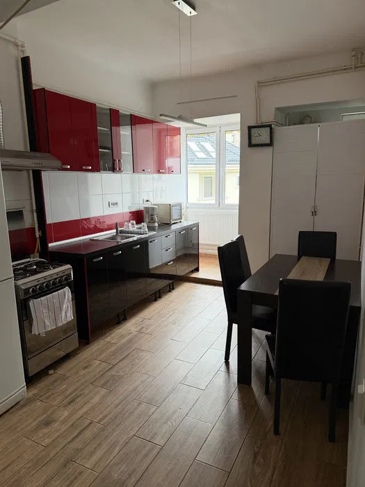 Apartament cu 2 camere, suprafata generoasa de 90mp si loc de parcare, Central