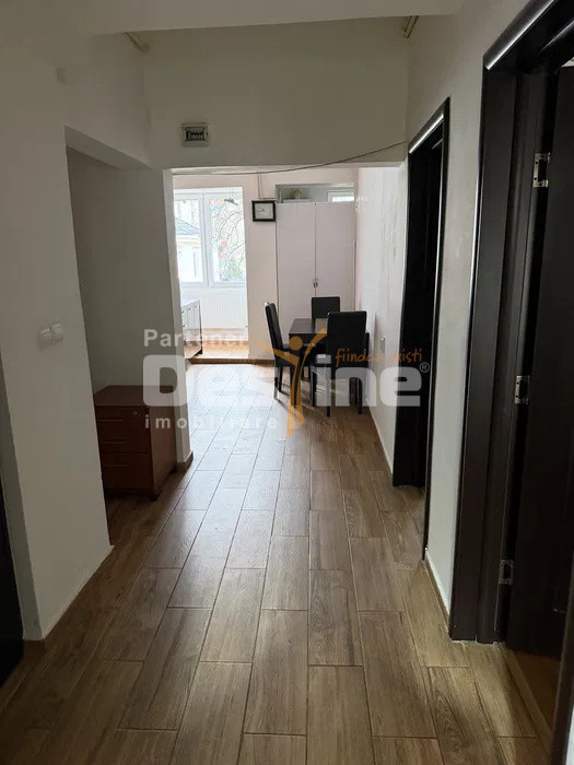 Apartament cu 2 camere, suprafata generoasa de 90mp si loc de parcare, Central