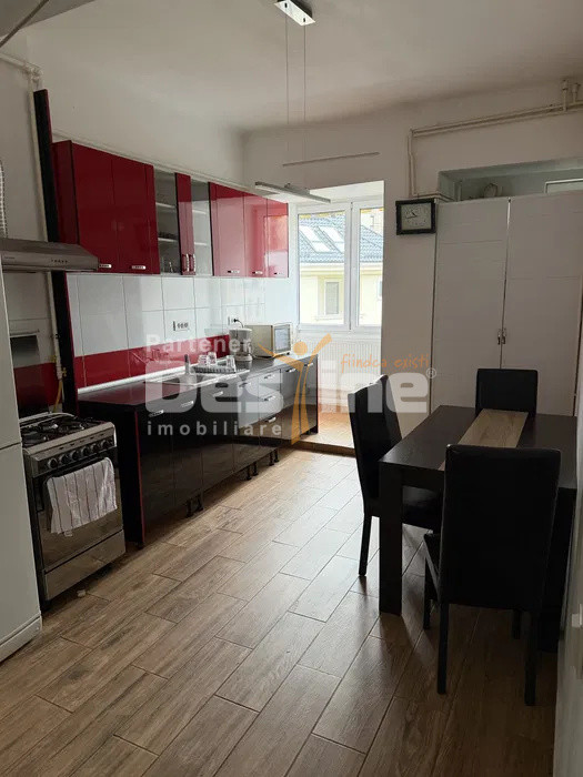 Apartament cu 2 camere, suprafata generoasa de 90mp si loc de parcare, Central