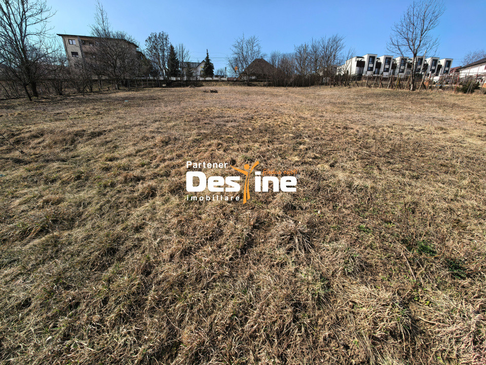 Comision 0% Teren intravilan 3000 mp Str. Soarelui la asfalt utilități la limită