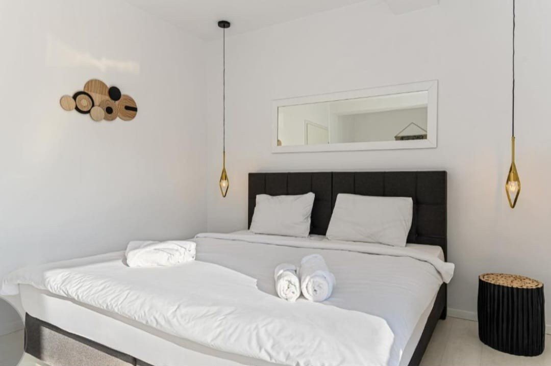 Apartament 60 mp pretabil regim hotelier, loc de parcare inclus Strada De Mijloc