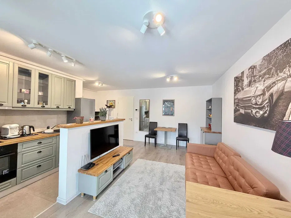 Studio la etaj intermediar, cu balcon si loc de parcare, situat in Kasper Coresi