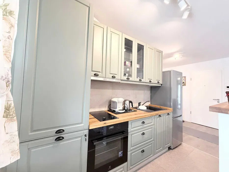 Studio la etaj intermediar, cu balcon si loc de parcare, situat in Kasper Coresi