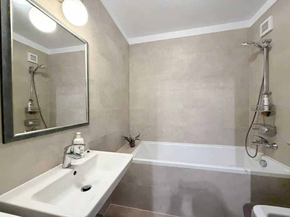 Studio la etaj intermediar, cu balcon si loc de parcare, situat in Kasper Coresi