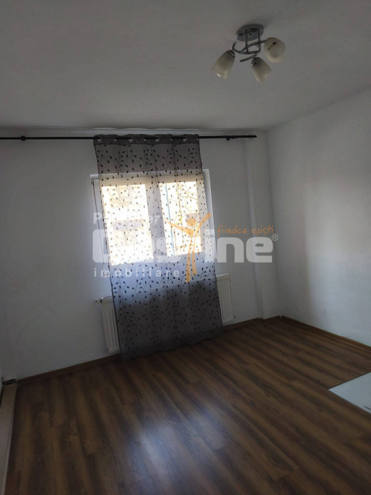 Garsoniera, suprafata de 28 mp cu loc de parcare in cartierul Tractorul