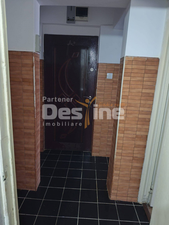 Garsoniera, suprafata de 28 mp cu loc de parcare in cartierul Tractorul