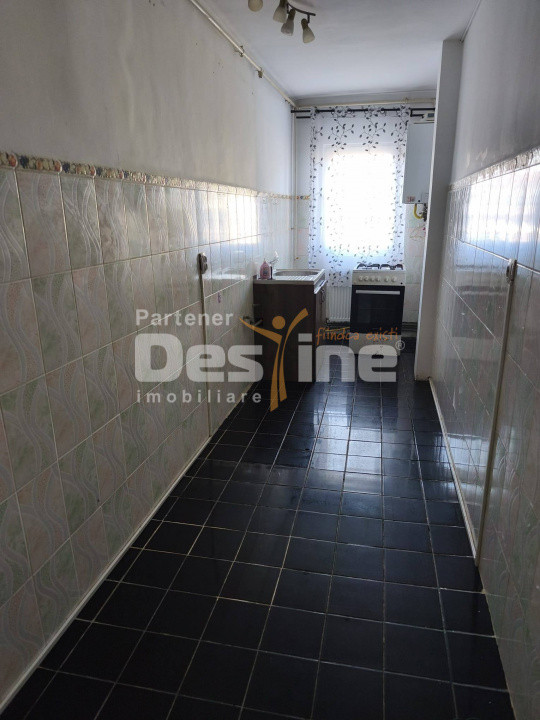 Garsoniera, suprafata de 28 mp cu loc de parcare in cartierul Tractorul