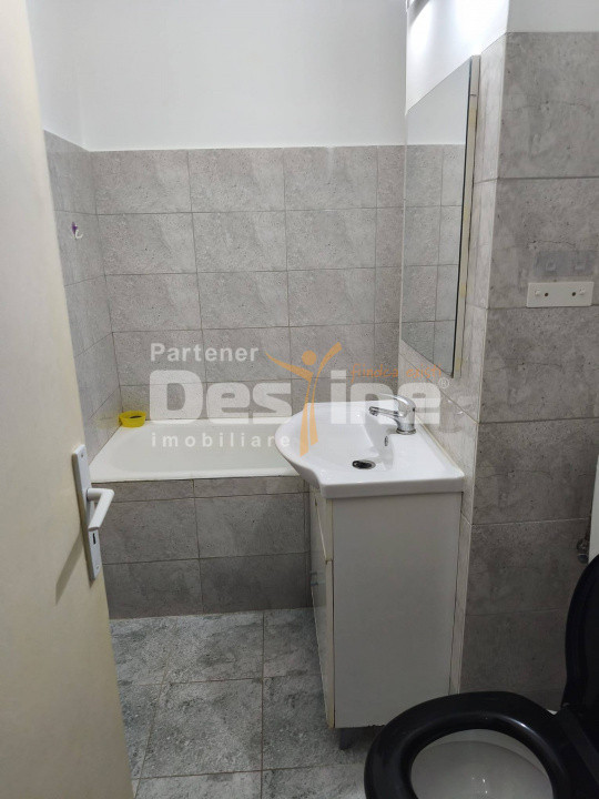 Garsoniera, suprafata de 28 mp cu loc de parcare in cartierul Tractorul