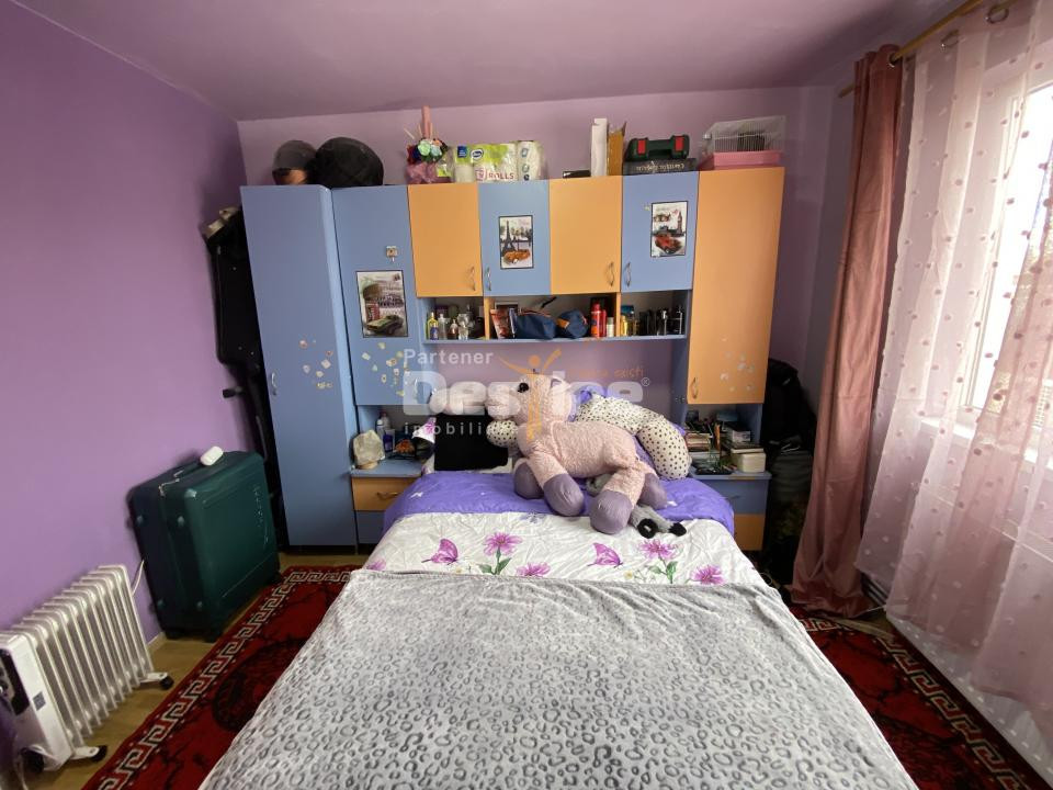 Apartament cu 3 camere, etaj intermediar, 2 locuri de parcare, cartier Florilor