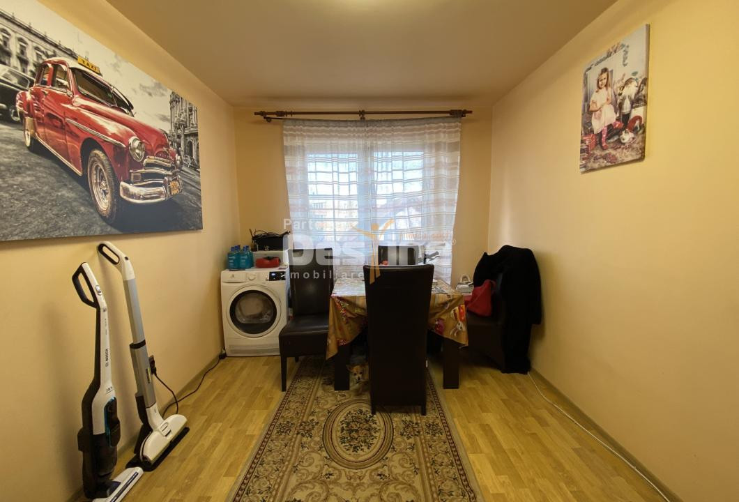 Apartament cu 3 camere, etaj intermediar, 2 locuri de parcare, cartier Florilor