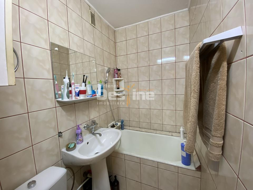 Apartament cu 3 camere, etaj intermediar, 2 locuri de parcare, cartier Florilor