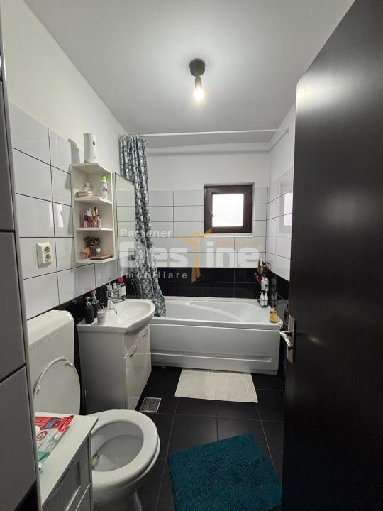 Vand apartament 2 camere 74000 euro+Loc de parcare inclus in pret